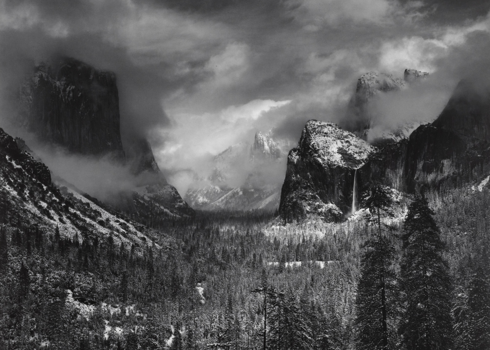 1944: California storm inspires a famous photo